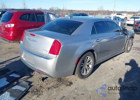 2015 Chrysler 300C z USA, uszkodzony, nr VIN 2C3CCAEGXFH779934